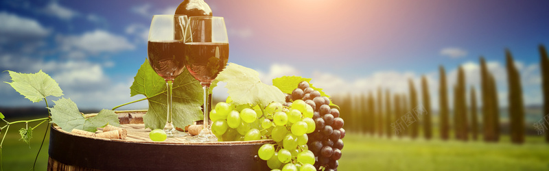 葡萄酒庄园景色jpg_88icon https://88icon.com 摄影 洋酒酒水饮料广告素材 海报banner 玻璃杯子 自然美景 葡萄酒庄园和红酒图片 葡萄酒红酒 酒桶 酒瓶光效 风景 高脚杯 黄昏