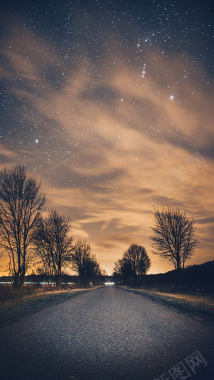 夜幕降临孤寂的道路H5背景摄影图片