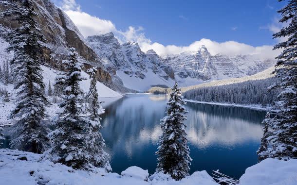 蓝天下雪山树林湖水jpg设计背景_88icon https://88icon.com 树林 湖水 蓝天 雪山