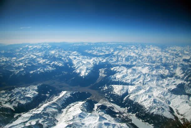 白色连绵雪山山地jpg设计背景_88icon https://88icon.com 山地 白色 连绵 雪山