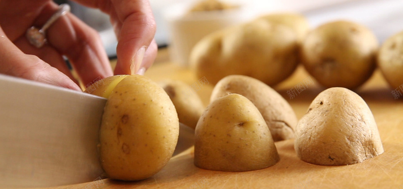 美食土豆背景jpg_88icon https://88icon.com 做饭 切土豆 土豆 摄影 海报banner 美味 美食 背景 蔬菜 风景