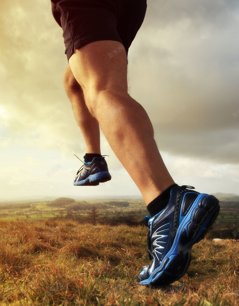 奔跑的人H5背景jpg设计背景_88icon https://88icon.com H5素材 健康 力量 奔跑 杂草 运动 速度 鞋子