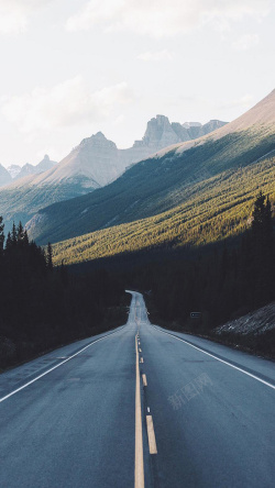 风景平静通向旅程的宽广道路高清图片