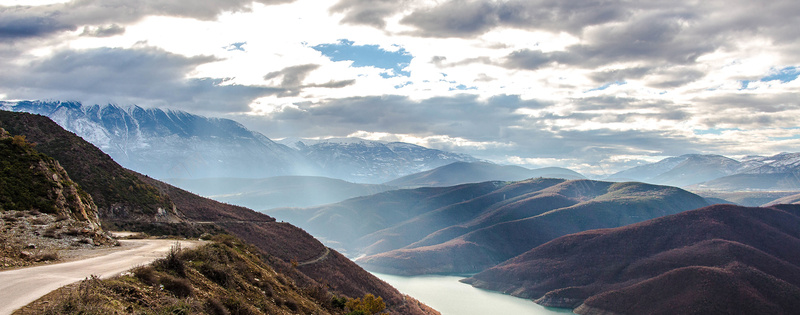 晨光大地bannerjpg_88icon https://88icon.com 山路晨光天空白云高山 摄影 海报banner 风景