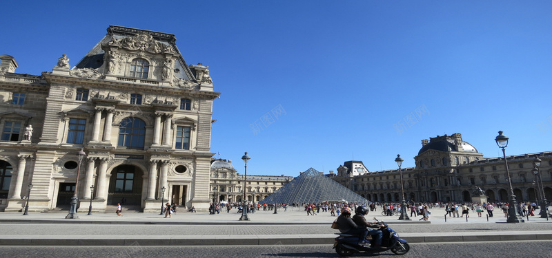 法国建筑街拍背景jpg_88icon https://88icon.com 人 卢浮宫 广场 建筑 摄影 欧洲建筑 法国 海报banner 灯 蓝天 街拍 风景