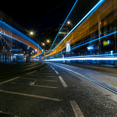 城市夜景道路光影摄影图片