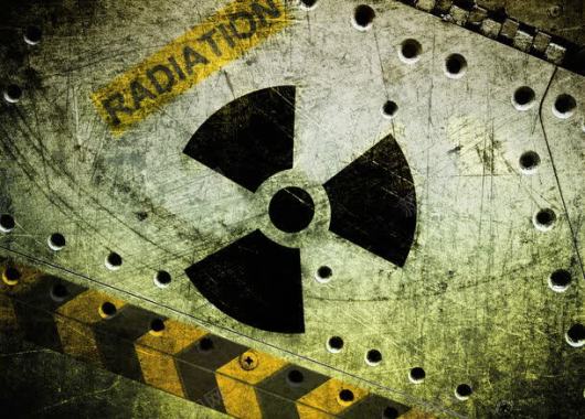 放射性物品标志与金属背景背景