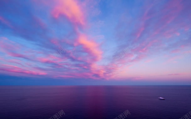 紫色云朵大海海报背景背景