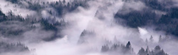 雪雾大雾的深山高清图片