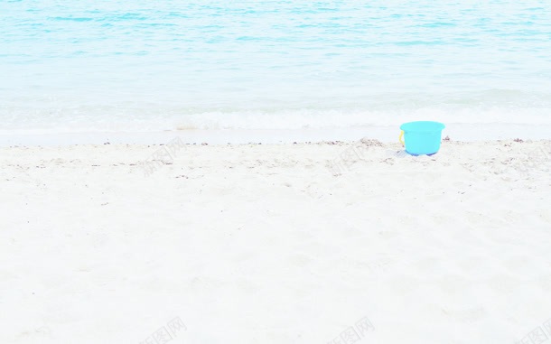 沙滩海面背景蓝色桶子背景jpg设计背景_88icon https://88icon.com 桶子 沙滩 海面 素材 背景 蓝色
