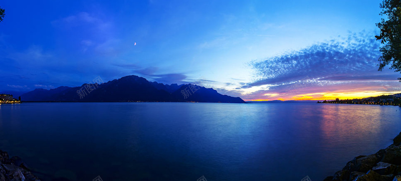 蓝色唯美湖面海报背景psd设计背景_88icon https://88icon.com 云彩 傍晚 图片素材 夕阳 大图 大海 天空 帆船 摄影 日落 晚霞 沙滩 海报banner 海洋 海边 自然景观 自然风景 落日 落日余晖 风景 高清