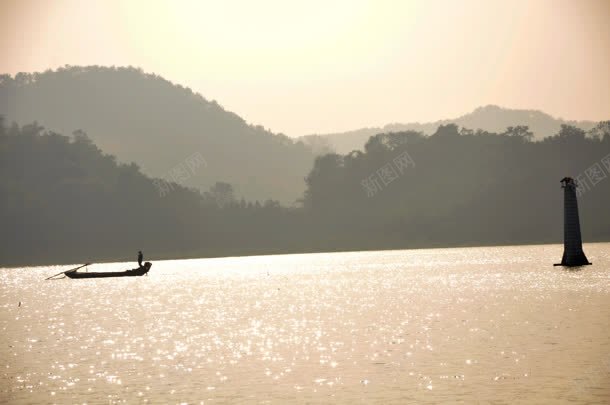 黄色远山湖面海报背景jpg设计背景_88icon https://88icon.com 海报 湖面 背景 黄色