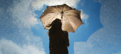 打伞的美女海报背景高清图片
