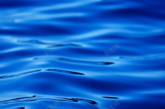 蓝色水面摄影背景