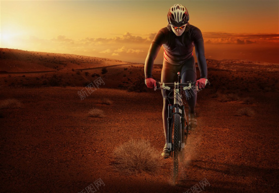 荒漠中骑山地车的运动员人物背景摄影图片
