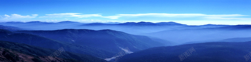 蓝色云海山脉背景