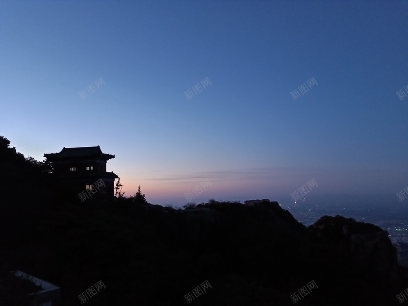 泰山天空朦胧jpg设计背景_88icon https://88icon.com 剪影 朦胧 泰山 观日出