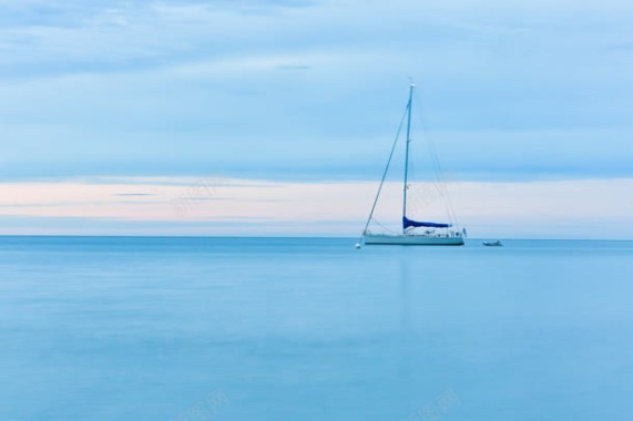 蓝色简约大海风景背景