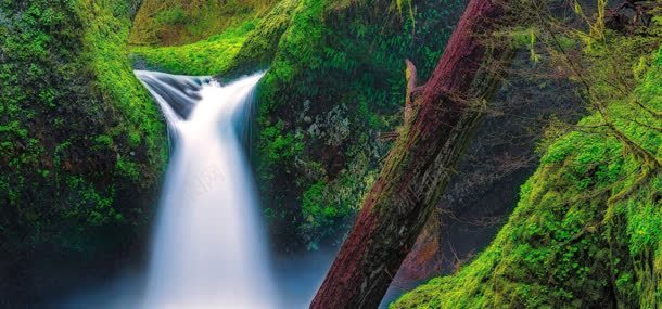 山涧中的瀑布jpg设计背景_88icon https://88icon.com 旅游景区 植物 瀑布 自然风光 草地
