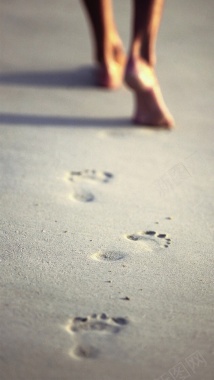 海滩上的脚印H5背景摄影图片