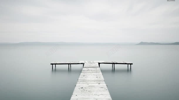 白色木板码头与海面jpg设计背景_88icon https://88icon.com 木板 海面 白色 码头