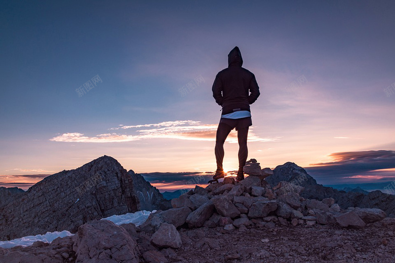 户外冒险者登山看日出背景图psd_88icon https://88icon.com 冒险 山顶平台 开心 摄影 日出 活力 登山者 风景