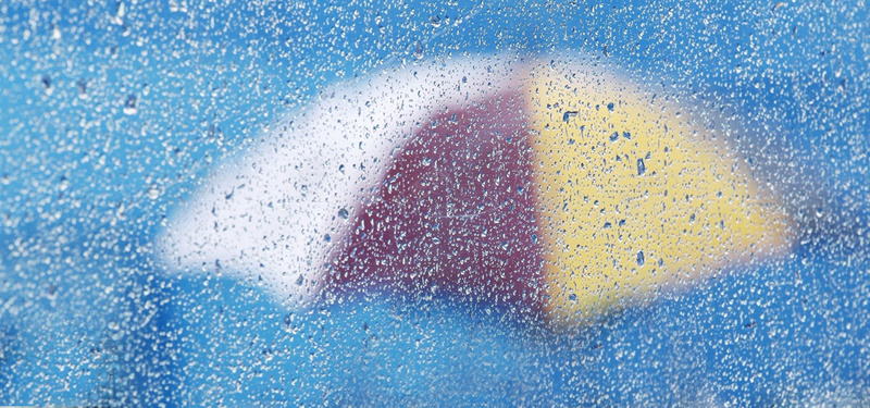下雨天雨滴玻璃水滴雨伞摄影图片