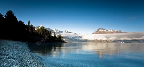 雪山树林湖水背景jpg设计背景_88icon https://88icon.com 树林 湖水 自然风光 雪山