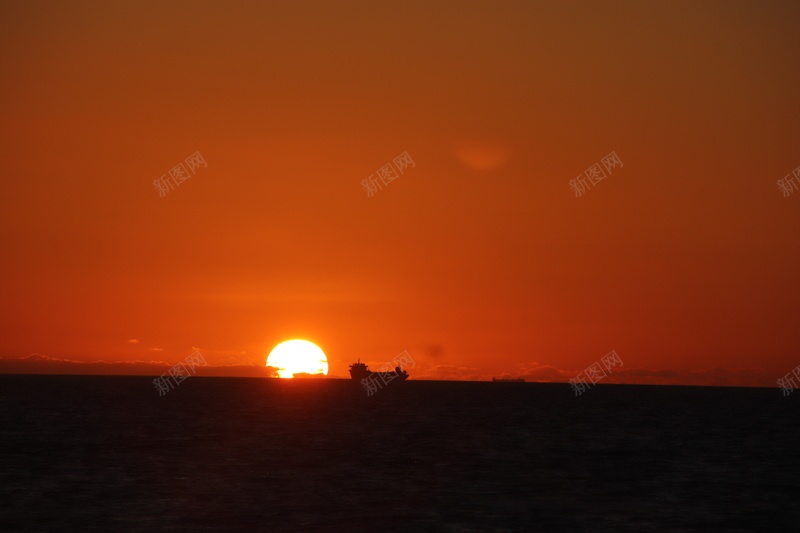 白沙门公园夏天的夕阳jpg设计背景_88icon https://88icon.com 夕阳 海边 船影 黄昏