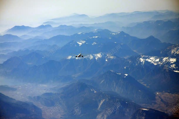 蓝色大山云雾风景jpg设计背景_88icon https://88icon.com 云雾 大山 蓝色 风景