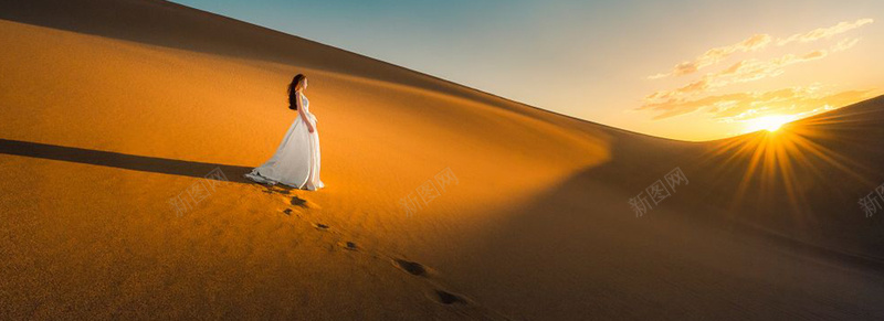 沙漠背景图jpg_88icon https://88icon.com 少女 戈壁 摄影 沙漠 海报banner 风景 黄沙