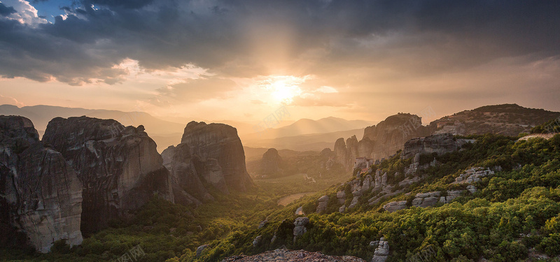 黄昏山谷背景图背景