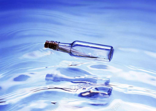 清新水纹水瓶水波背景摄影图片