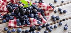 苏格兰格子新鲜美食水果蓝莓树莓覆盆子高清图片