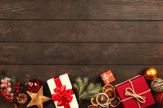 木板上的圣诞礼物背景