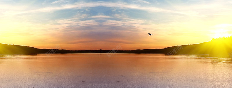 夕阳下湖水背景摄影图片