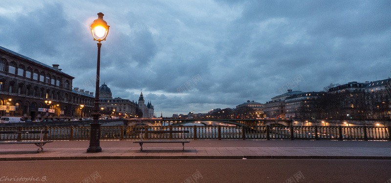 唯美法国夜景背景jpg设计背景_88icon https://88icon.com 云层 建筑 摄影 桥 欧洲建筑 法国 海报banner 湖 湖面 路灯 风景 黄昏