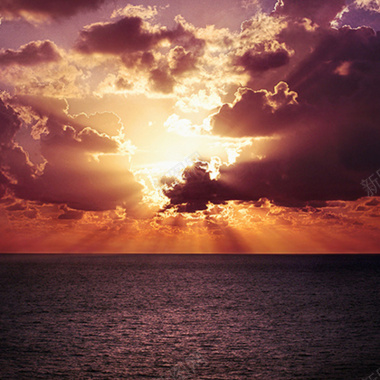 云彩云海冲破云层的日光海水背景背景
