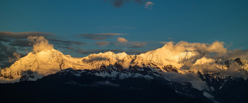 黄昏雪山冰川背景jpg_88icon https://88icon.com 云雾 冰川 摄影 极地 海报banner 背景 蓝色 雪山 风景 黄昏