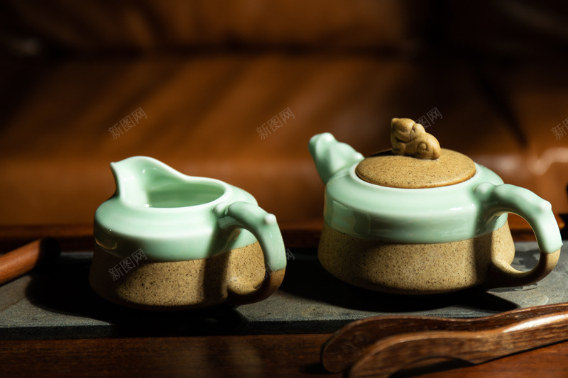 喝茶与茶壶的艺术jpg设计背景_88icon https://88icon.com 中国风 喝茶 复古 文艺 茶壶