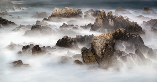 山海烟雾壁纸背景