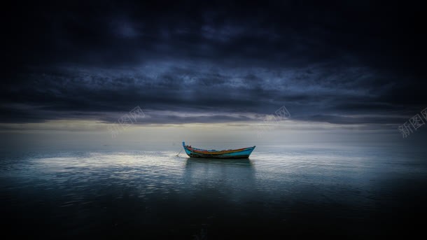 蓝色日落水面小船海报背景背景