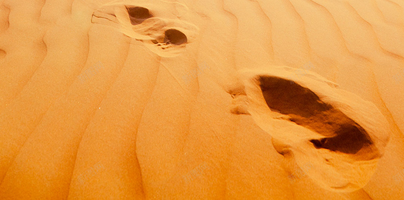 沙漠唯美H5背景jpg设计背景_88icon https://88icon.com H5 h5 人影 天空 沙漠 纹理 脚印 质感 阳光