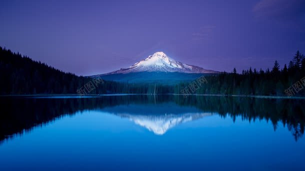 碧蓝的湖水白头山海报背景背景