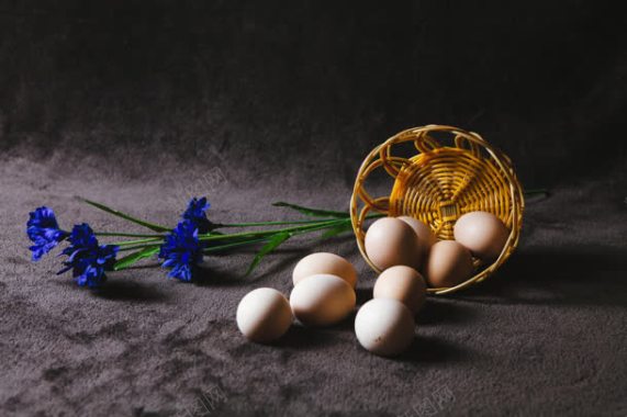 鸡蛋花朵编织篮子背景