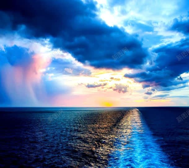 海面超合成光效蓝色云朵jpg设计背景_88icon https://88icon.com 云朵 合成 海面 蓝色 超高