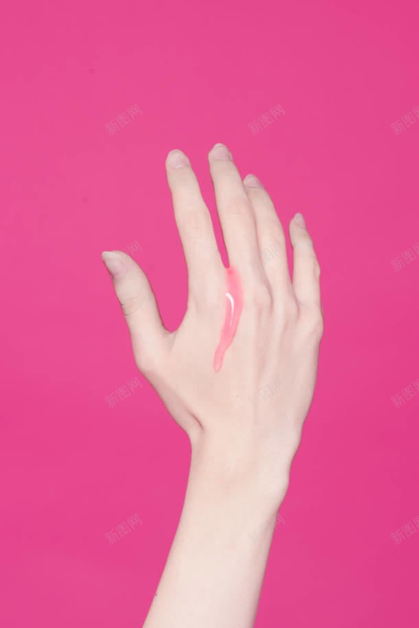 粉色液体的手海报背景jpg设计背景_88icon https://88icon.com 海报 液体 粉色 背景