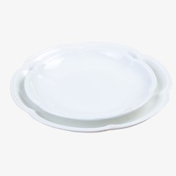 两个白色陶瓷盘子素材