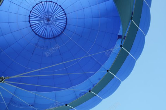 蓝色圆形布艺降落伞背景