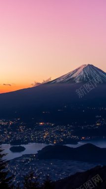 富士山下的城市海报背景背景